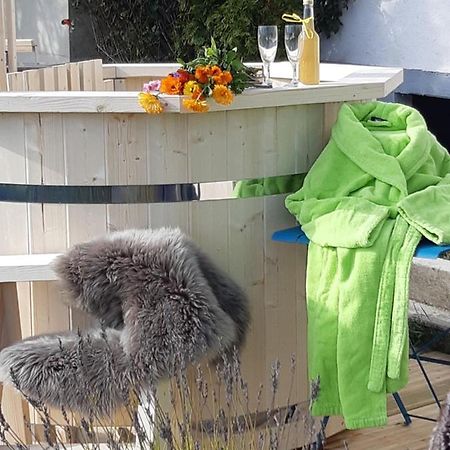 Gite La Petite Maison Horlogere Et Jacuzzi , Raquettes Les Fontenelles Экстерьер фото