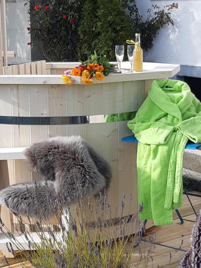 Gite La Petite Maison Horlogere Et Jacuzzi , Raquettes Les Fontenelles Экстерьер фото